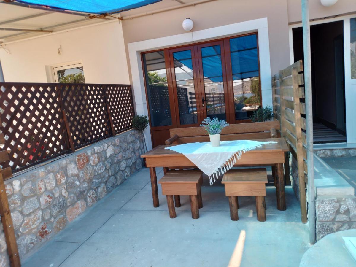 Manolakis Pizanias Apartment Emborios Exterior photo