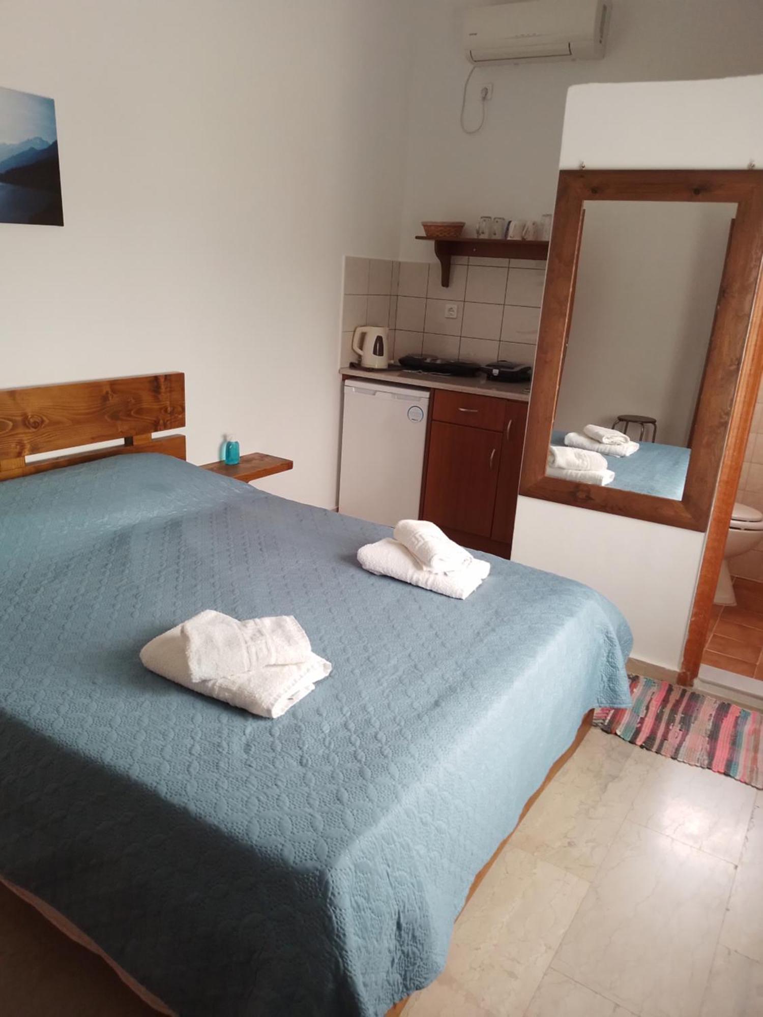Manolakis Pizanias Apartment Emborios Exterior photo