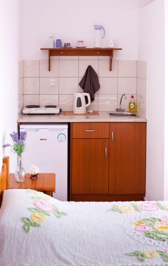 Manolakis Pizanias Apartment Emborios Exterior photo