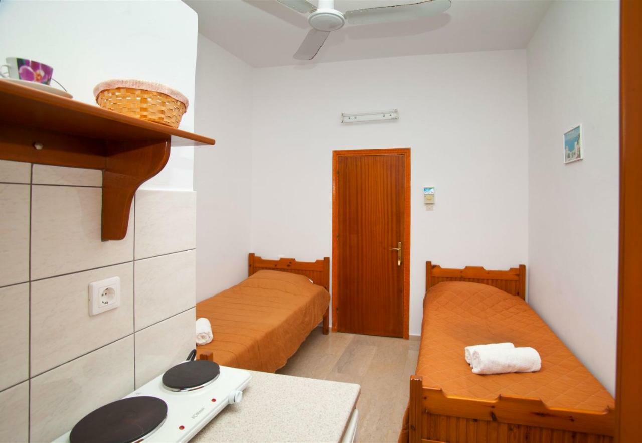 Manolakis Pizanias Apartment Emborios Exterior photo